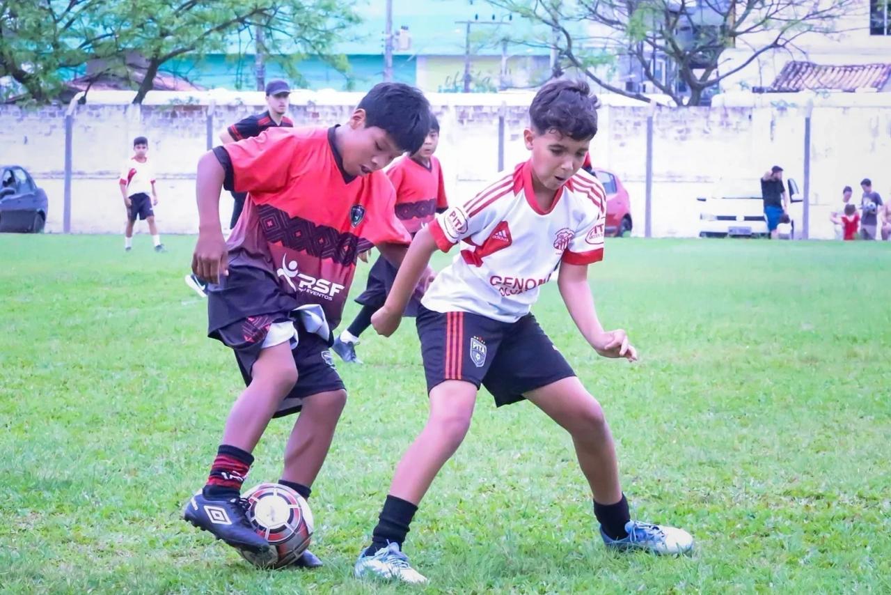 Projeto social leva futebol para aldeia indígena e atletas disputam primeiro amistoso