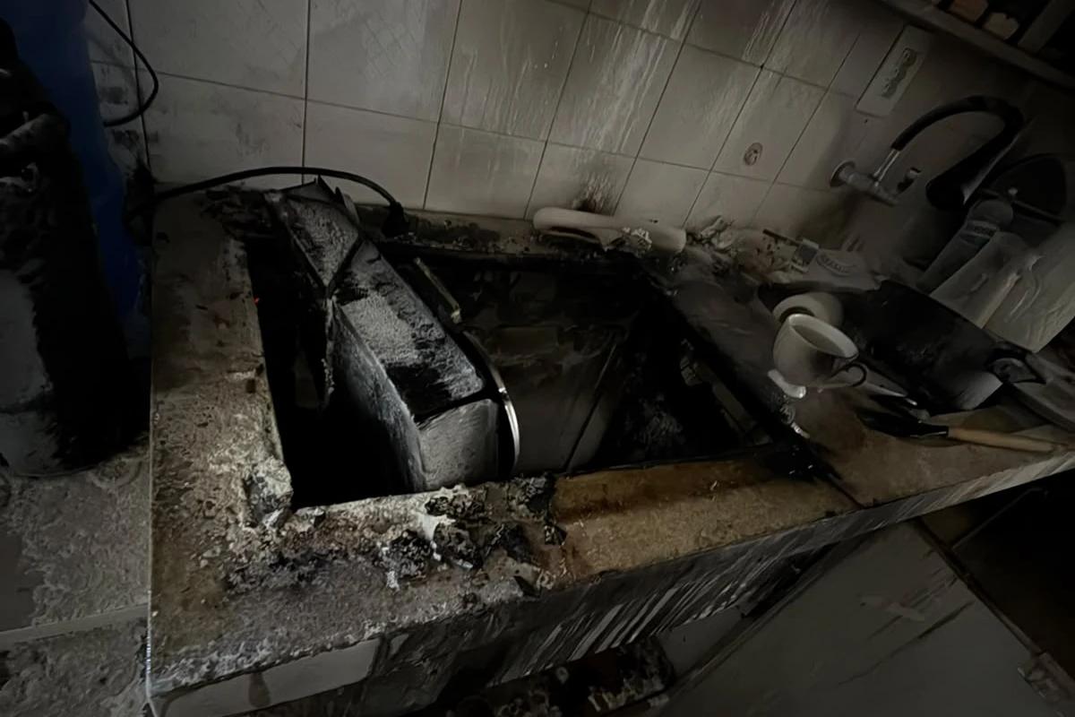 Fogão elétrico superaquece e causa incêndio em apartamento