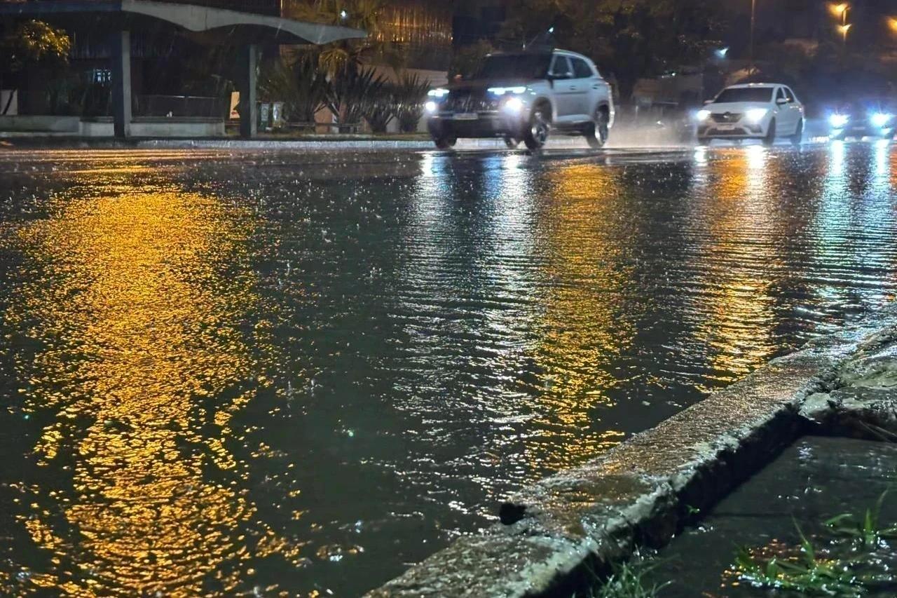 Forte chuva com volume de até 150 milímetros marca fim de semana no Sul de SC