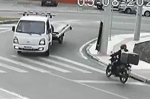 Vídeo: motorista desrespeita sinalização em Criciúma e quase causa acidente; superintendente faz alerta