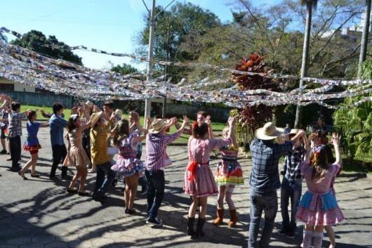 Alunos do CMG abrem os portões da instituição para o arraial à comunidade 
