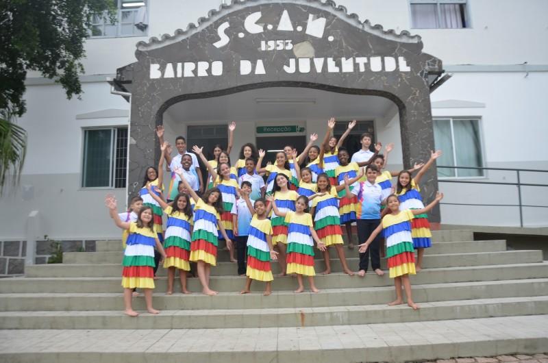 Bairro da Juventude lança turnê internacional com Coral Vozes de Esperança