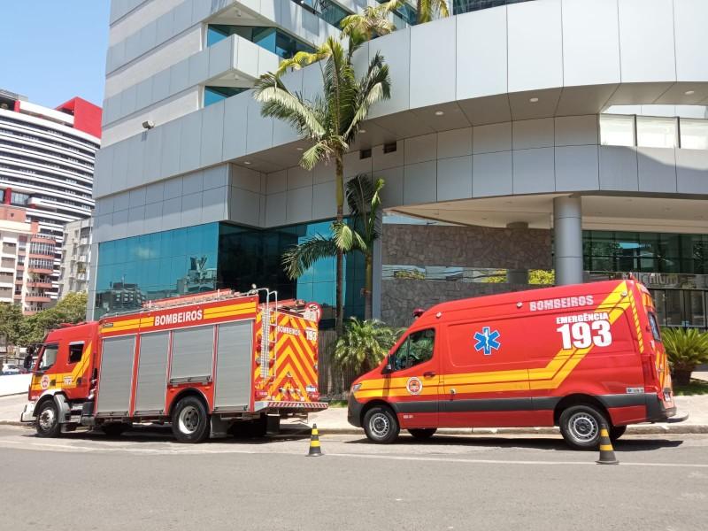 Descarte errado de produtos químicos em farmácia mobiliza bombeiros no Centro de Criciúma 