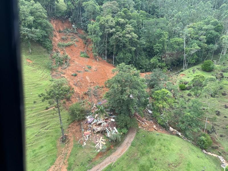 Defesa Civil de Santa Catarina mantém alerta de chuva intensa até a madrugada desta quinta-feira
