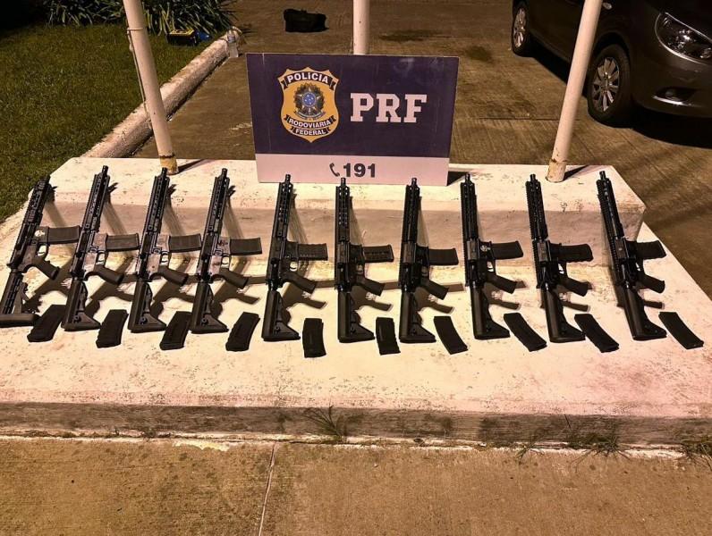 Vídeos: PRF apreende 10 fuzis escondidos no tanque e lataria de carro na BR-280 em Mafra