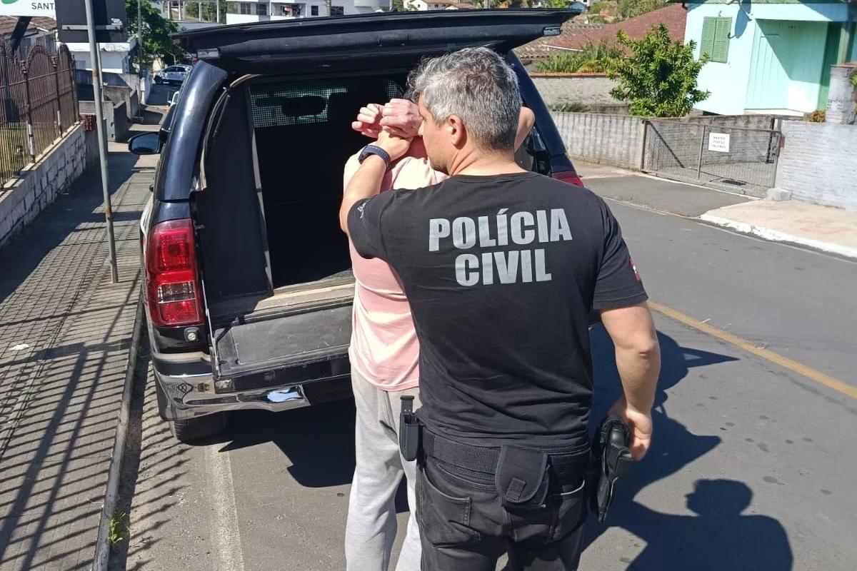 Homem é preso por estupro de vulnerável após usar falso documento de paternidade no Sul de SC