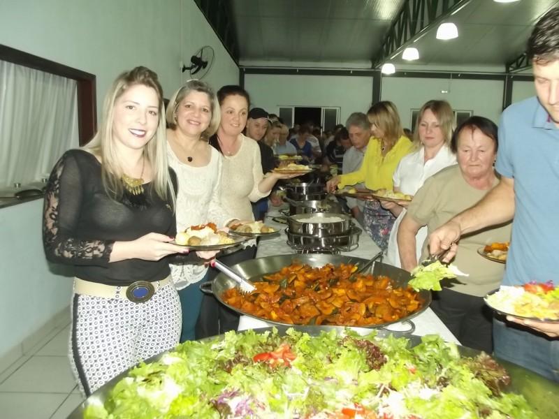 Proast promove jantar beneficente