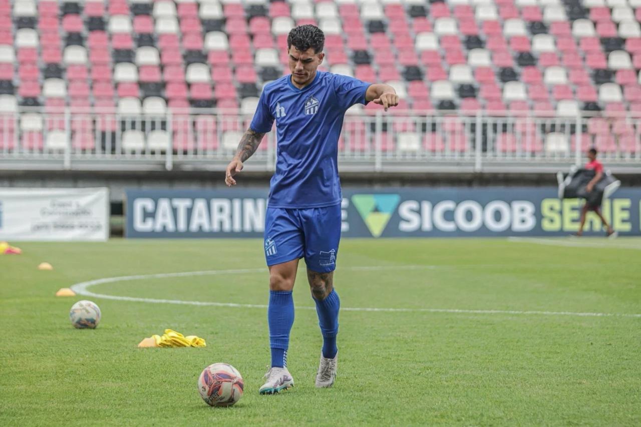 Emprestado ao Caravaggio, zagueiro do Criciúma se lesiona e passará por cirurgia