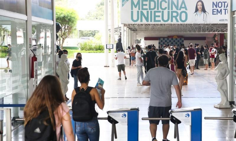 Notas do Enem podem ser usadas no Brasil e no exterior 