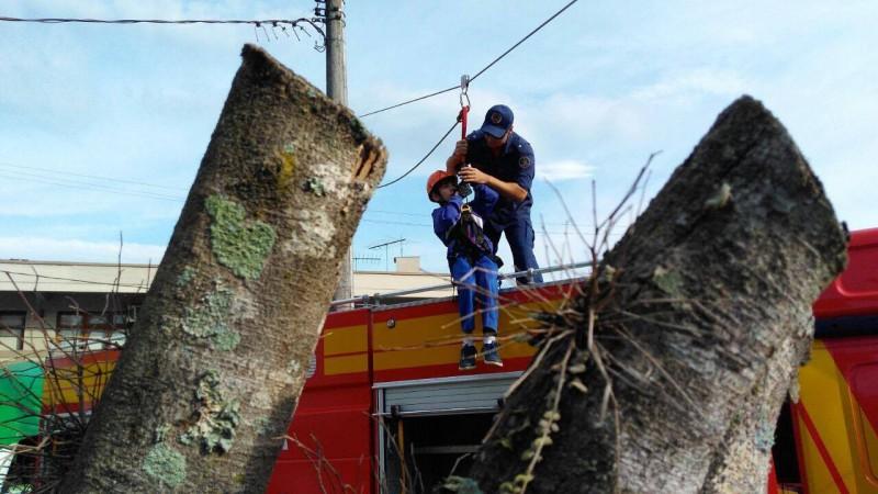 ​Bombeiros de Orleans recebem treinamentos semanais