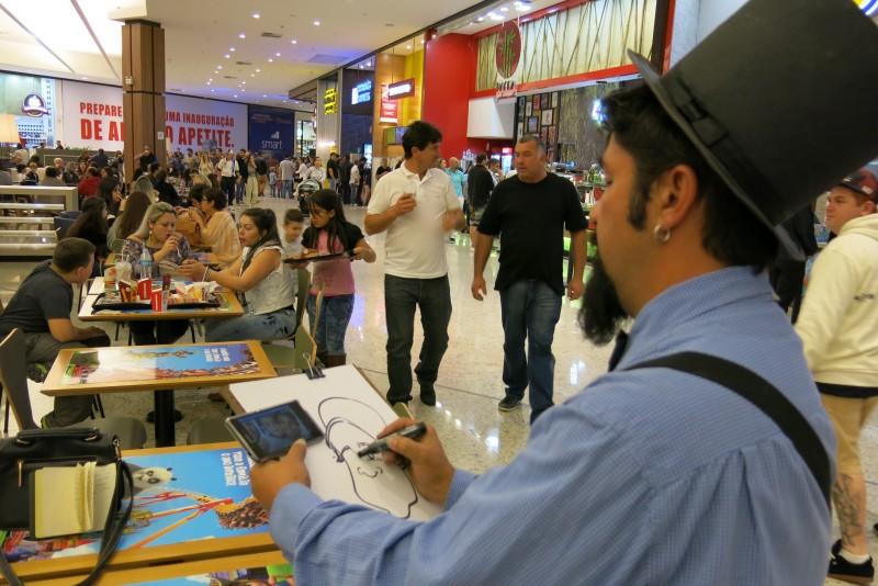Caricatura personalizada é atração no Nações Shopping