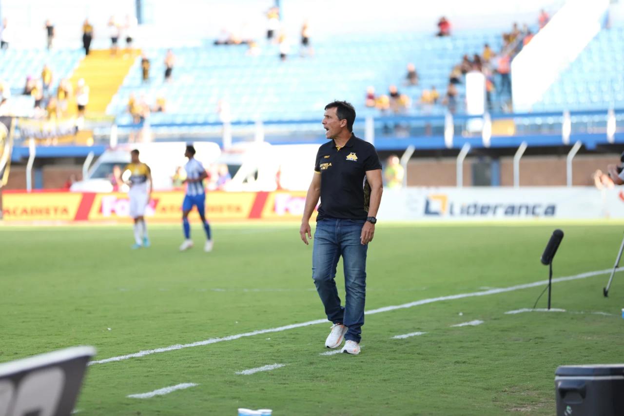 Zé Ricardo comemora goleada, mas liga o alerta para semana decisiva na Copa do Brasil e no Estadual