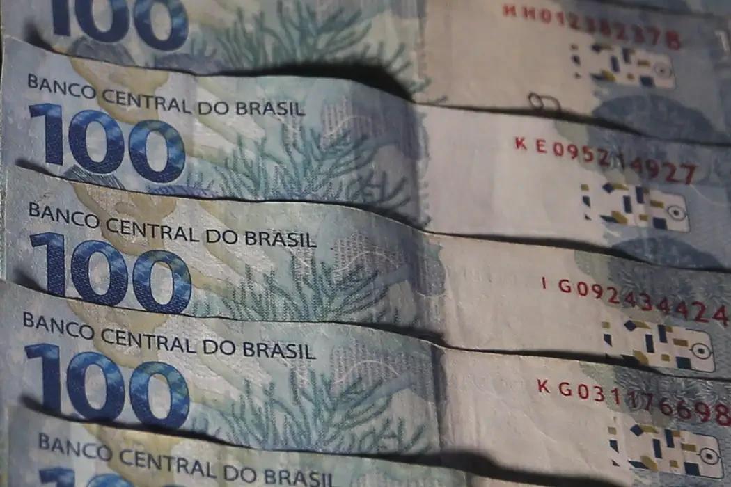 Brasileiros sacaram R$ 4,21 trilhões da poupança em 2024