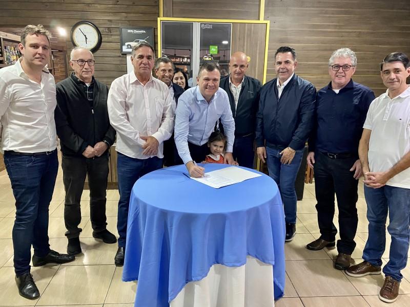  Luiz Laurindo assume Prefeitura de Balneário Rincão