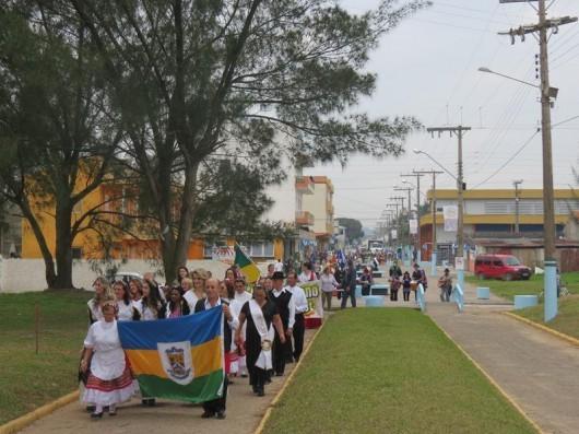 Mais de dez mil pessoas já passaram pela Festa da Tainha no Balneário Rincão