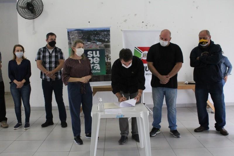 Governo de Criciúma autoriza novas obras e inaugura pavimentações em diversos bairros