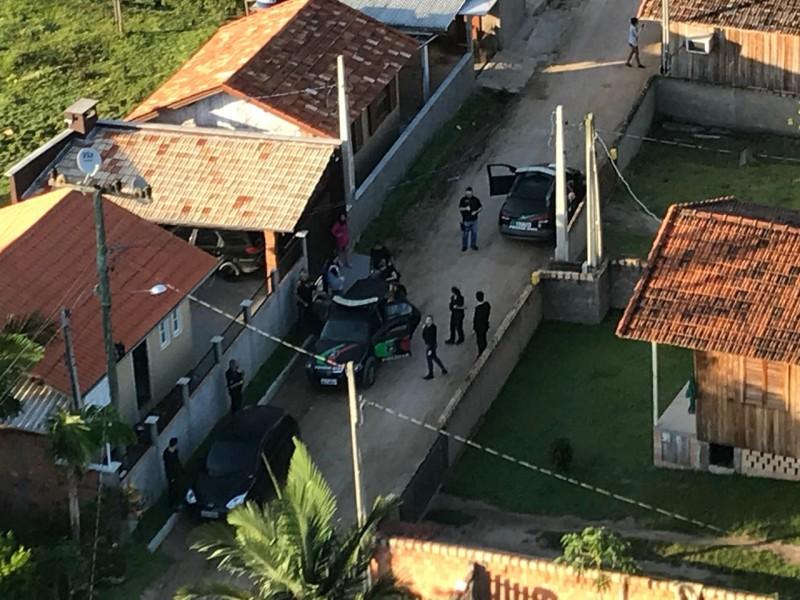 Três homens são presos e um adolescente apreendido após série de assaltos na região