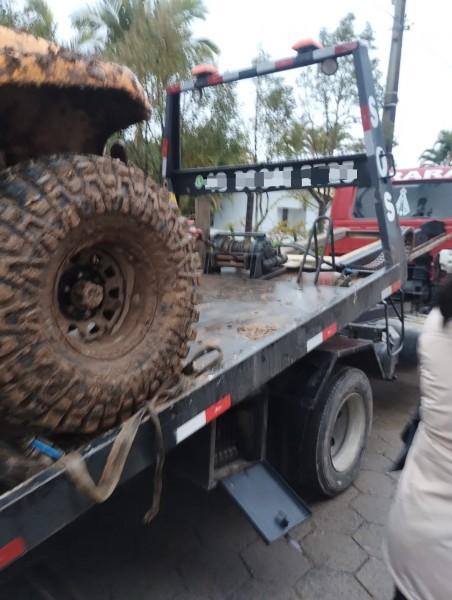 Troller desce de guincho e atinge homem que verificava defeito mecânico no veículo