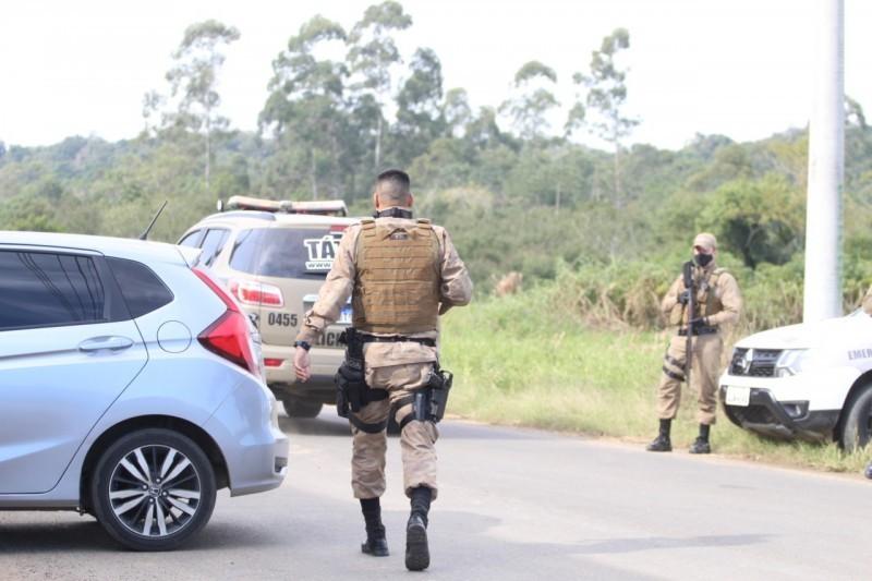 Câmara entrega Moção de Aplauso aos policiais penais que atuaram em rebelião na Penitenciária Sul