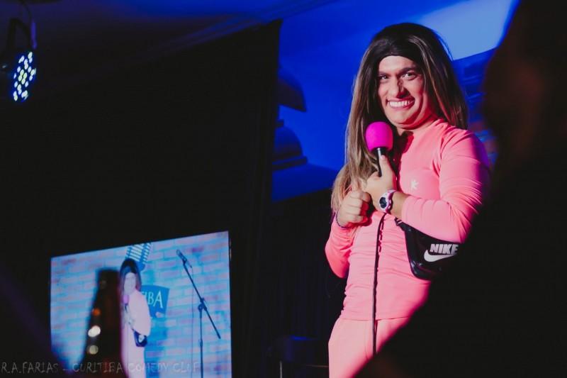 Criciúma Shopping recebe Maikinho Pereira em apresentação de humor 