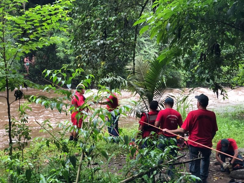 Grupo fica ilhado em Rio Manin e é resgatado pelo Corpo de Bombeiros