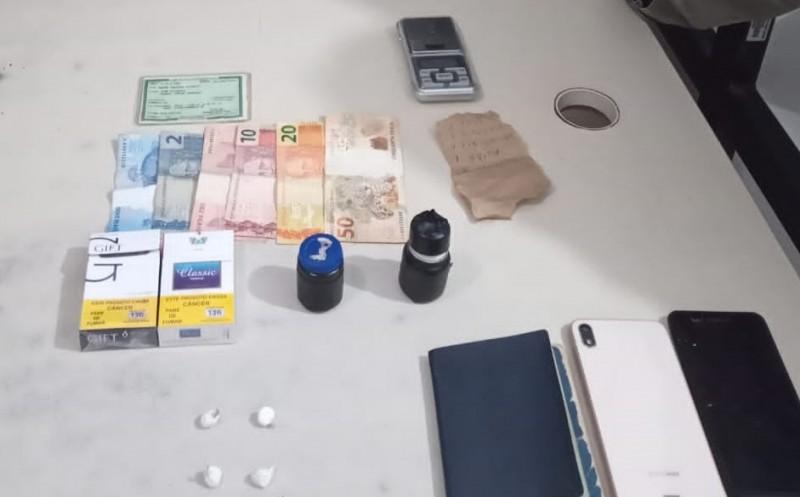 Dois homens são detidos por tráfico de drogas em Sombrio
