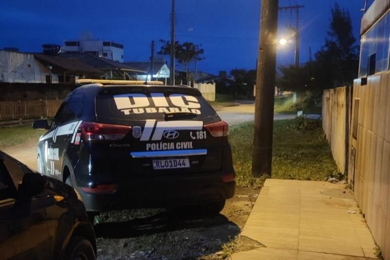 Grupo acusado de cárcere privado, tortura e homicídio é alvo da polícia em Laguna
