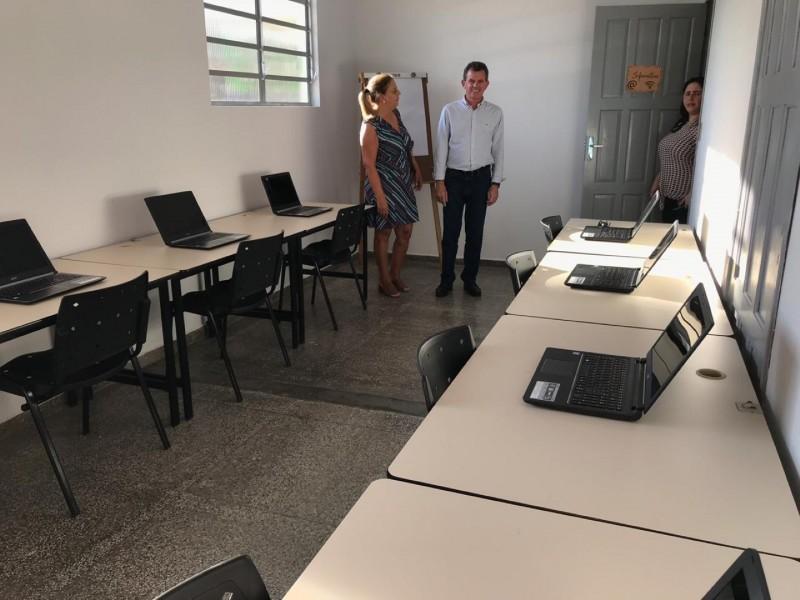 Aulas de informática gratuitas são disponibilizadas para maiores de 18 anos em Nova Veneza