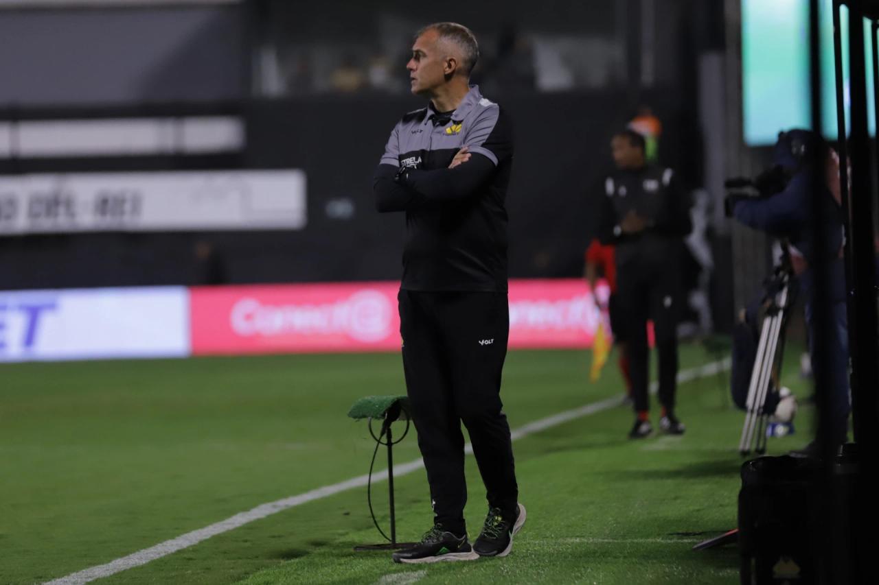 Eduardo Baptista lamenta expulsão, mas valoriza ponto conquistado contra o Athletic