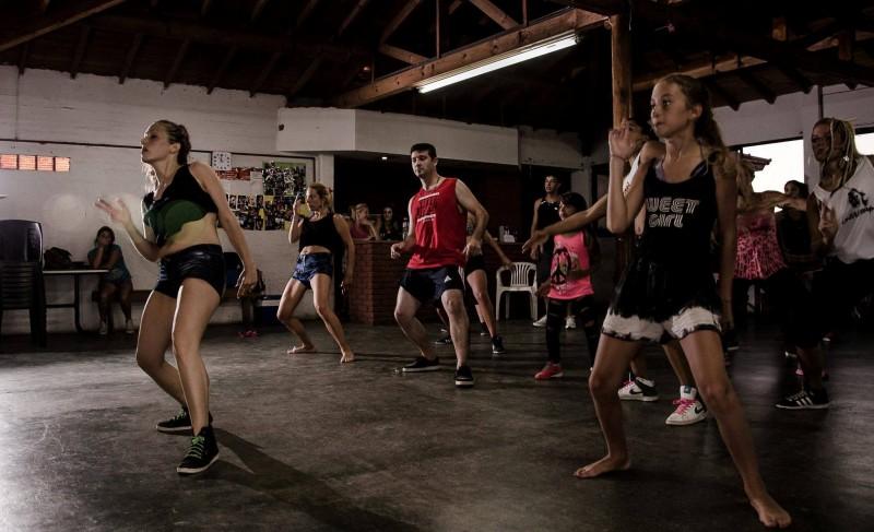 Mult oferece oficina de Dance Hall com a bailarina argentina Jul'B