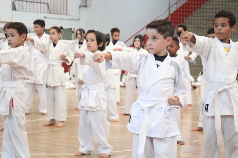 Mais de 100 crianças participaram do 1º Campeonato Municipal de Karatê em Criciúma