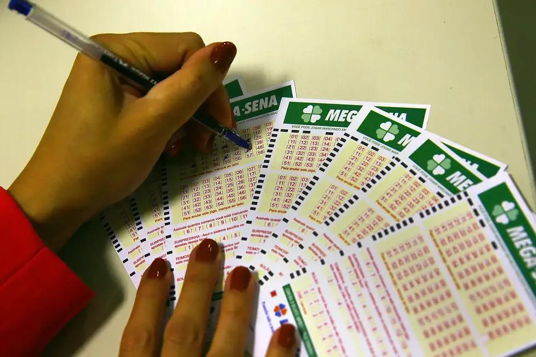 Mega-Sena acumula e prêmio chega a R$ 112 milhões; apostas de SC acertam a quina