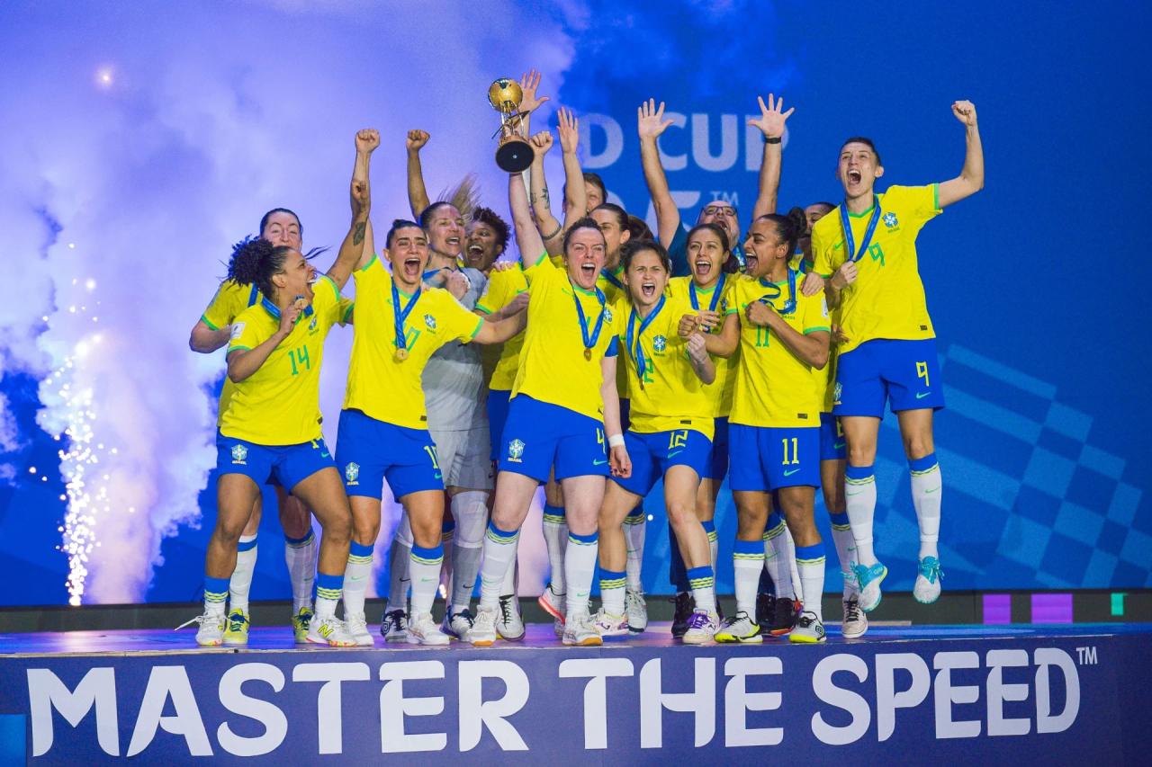 Natural de Orleans, capitã da Seleção Brasileira celebra título da Copa do Mundo Feminina de Futsal