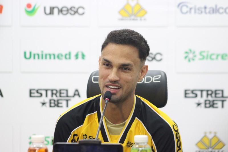 Novo reforço, Serginho vive expectativa por jogar no Majestoso: ‘incrível o que essa torcida faz’ 