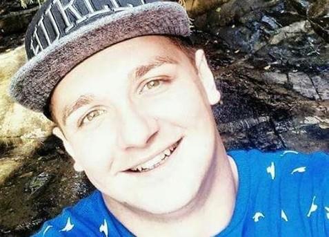 Familiares e amigos procuram por jovem desaparecido deste sábado