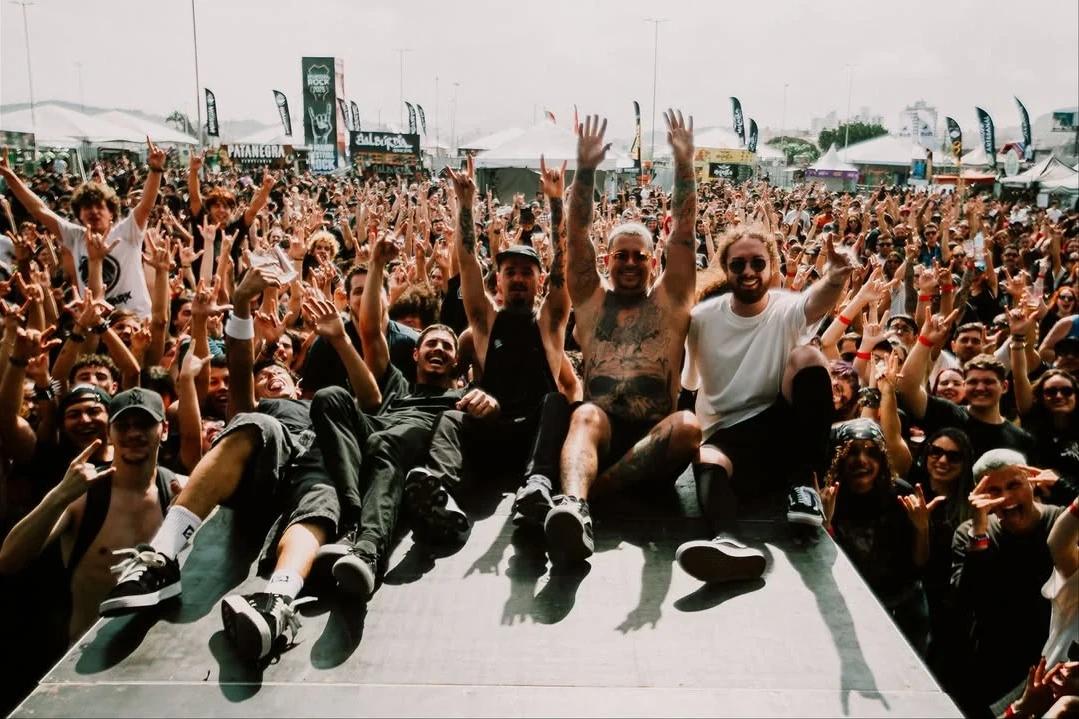 Banda de rock criciumense pode integrar elenco do Lollapalooza 2026