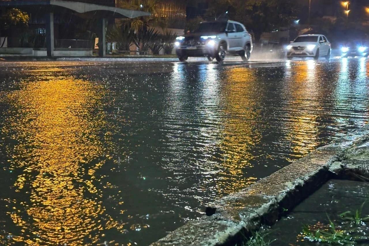 Chuva forte e risco de alagamentos exigem atenção dos moradores em Criciúma e região neste fim de semana