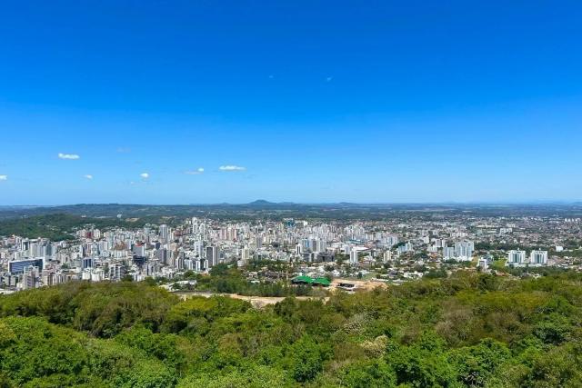 Predomínio de sol e temperaturas amenas marcam a quinta-feira em Criciúma