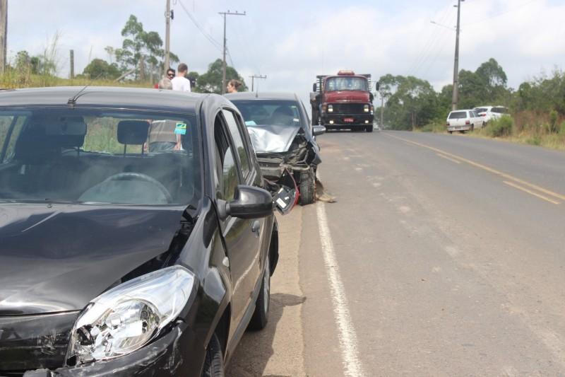 Engavetamento com três veículos é registrado na Rodovia Antônio Darós
