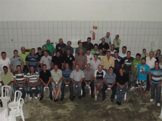 Colombo Retroterra confraterniza dia do trabalho