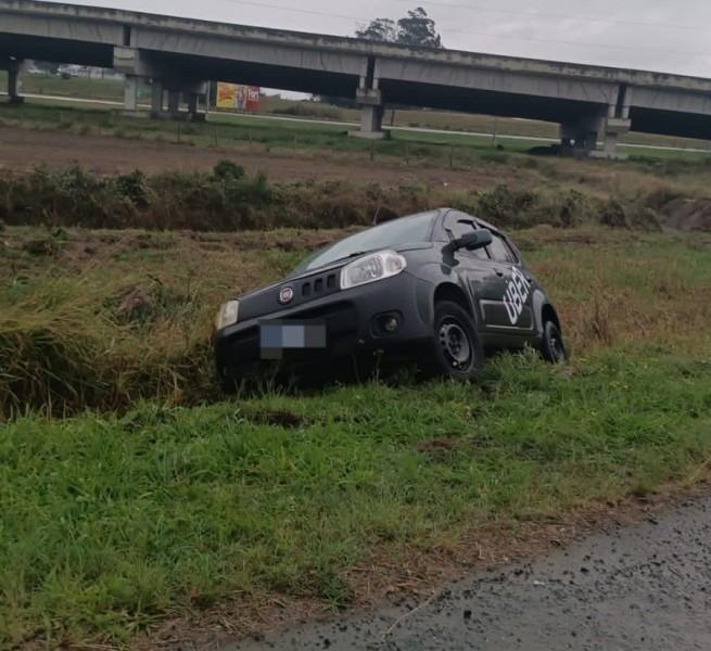 Após ser ameaçado com faca por criminoso, motorista de aplicativo tem carro roubado em Araranguá 