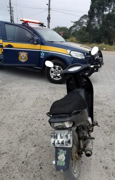 PRF flagra motocicleta que havia sido vendida como sucata em leilão transitando na BR-101