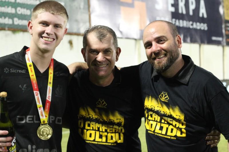 Título do Campeonato Catarinense coroa marca de um ano e meio de Tencati como técnico do Criciúma