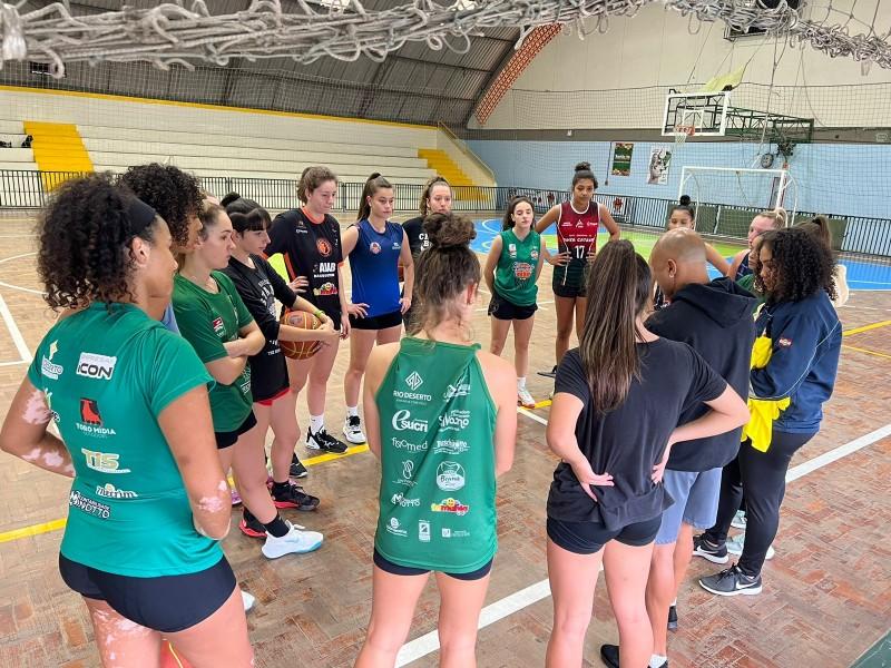 Seleção Catarinense Feminina de Basquete treina em Criciúma para o Campeonato Brasileiro de Seleções
