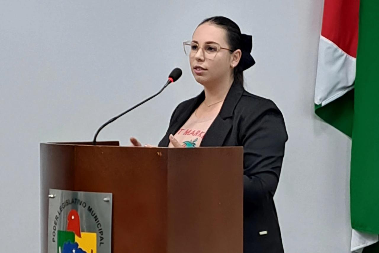 Laísa Figueredo assume interinamente a presidência da Câmara de Forquilhinha