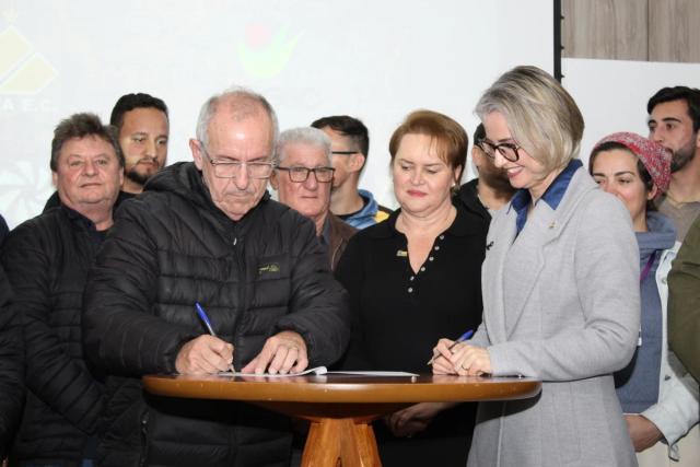Unesc e Criciúma Esporte Clube renovam parceria do Projeto Tigrinhos com 23 municípios