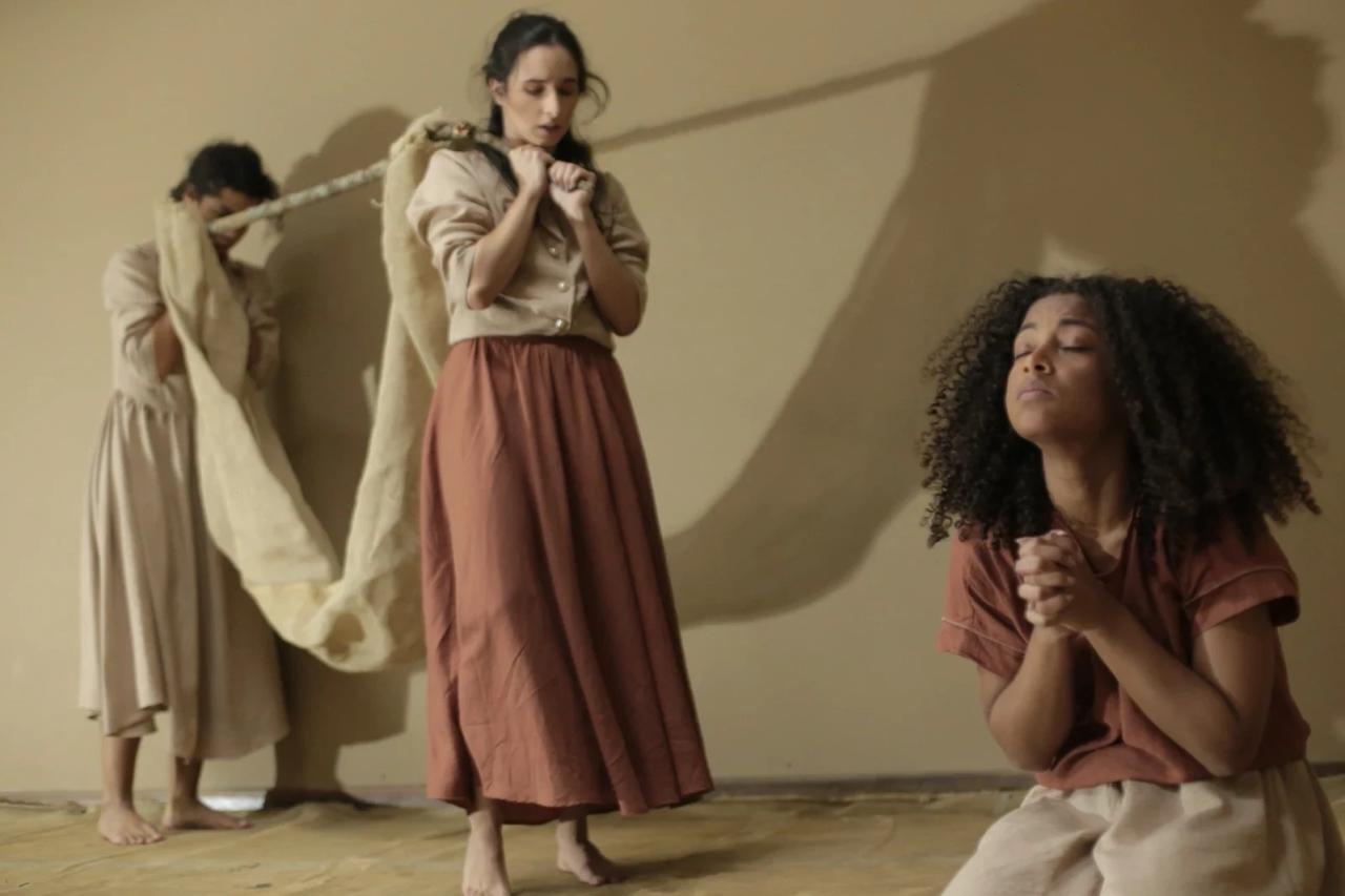 Espetáculo de dança leva arte e reflexão a dois bairros de Criciúma