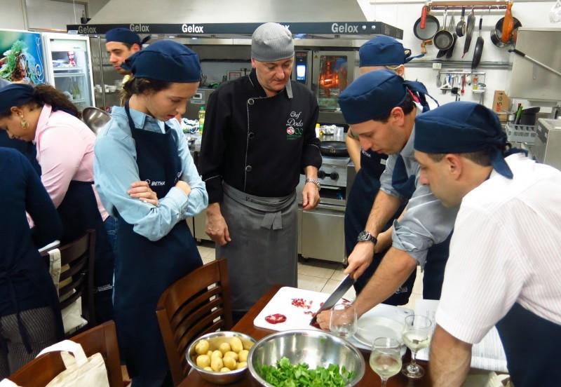 Aulas de gastronomia dão início ao projeto Vida em Equilíbrio