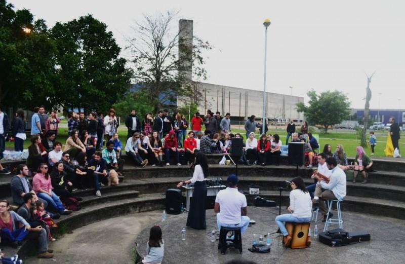 Domingo tem Arena Cultural 