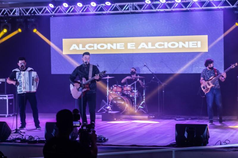 Palco em casa: o sucesso da primeira noite do festival online de cultura